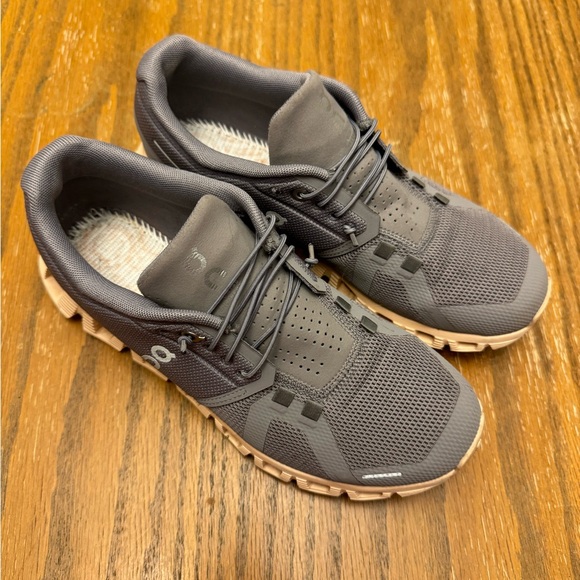 On Running Womens Swiss engineering Size 7.5 - Picture 3 of 9